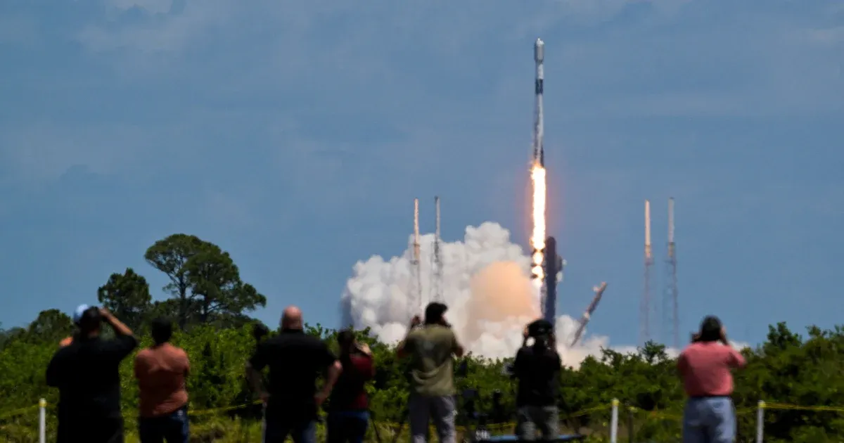 Széthullott az űr peremén a SpaceX rakétája