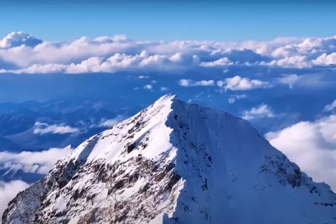 Felküldtek egy drónt a Mount Everest fölé, és fel is ment szépen 8848 méterre