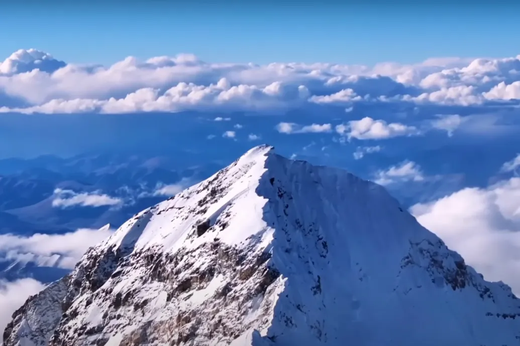 Felküldtek egy drónt a Mount Everest fölé, és fel is ment szépen 8848 méterre