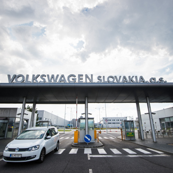 Miközben a magyar ipart lehúzza az akku- és járműgyártás, a szlovák autóipar száguld