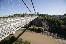 Emberi maradványokkal teli bőröndöt hagyott valaki egy bristoli hídon
