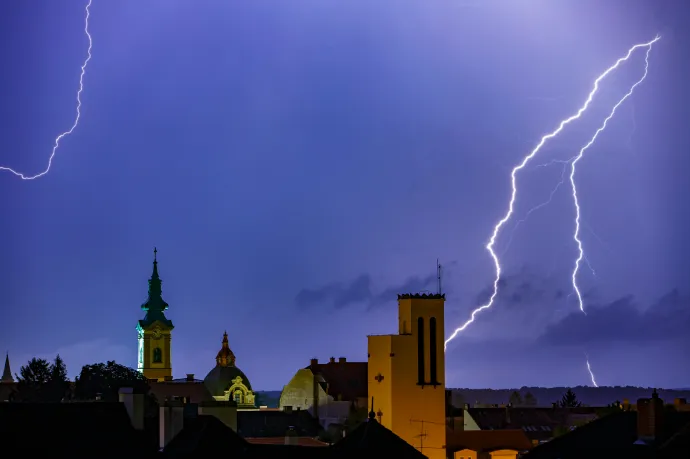 A forróság mellé több helyen jönnek a heves zivatarok, narancs riasztást adtak ki