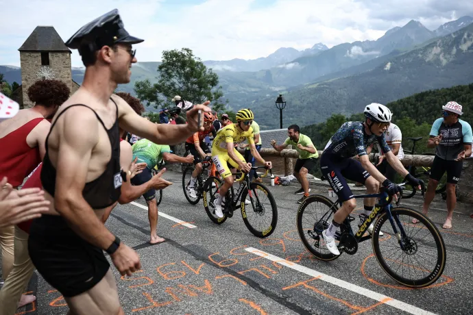 A Tour de France a Pireneusokba ért – Fotó: Anne-Christine Poujoulat / AFP 