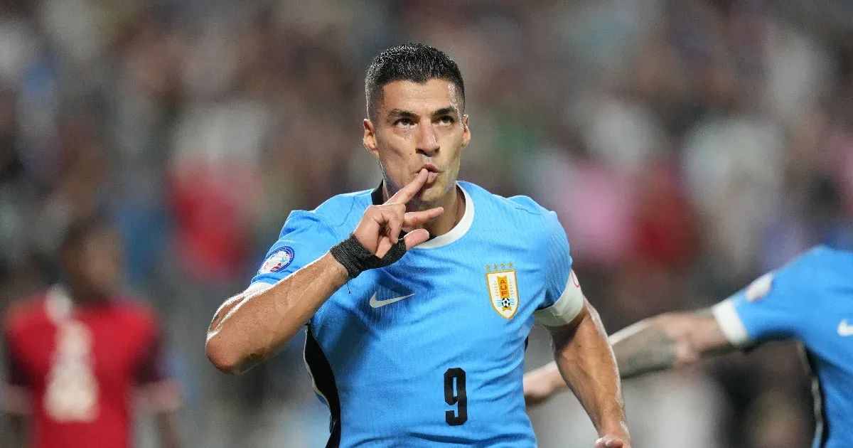 A harapós Luis Suárez lett Uruguay hőse, a 92. percben mentette meg a csapatát