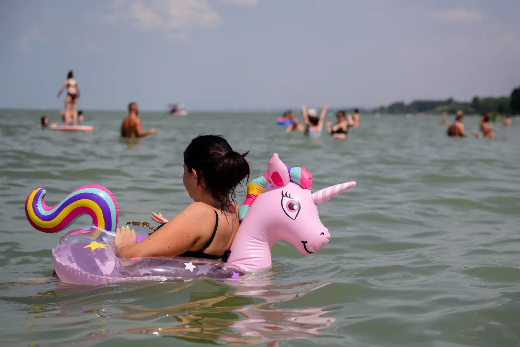 Az ország szerencsésebb pontjain csak 25 fok volt délben