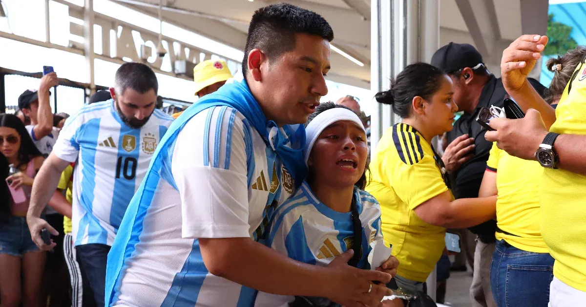 Káosz tört ki a Copa América döntőjén, szellőzőnyílásokon próbáltak bemászni a stadionba szurkolók