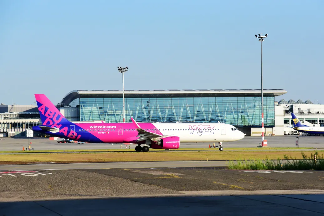 Már 18 órája várnak az indulásra egy WizzAir-gép utasai Nizzában