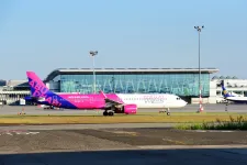 Már 18 órája várnak az indulásra egy Wizz Air-gép utasai Nizzában, Hajdú Péter is a reptéren ragadt