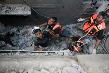 Hétfőn újra bombázni kezdte Gázát az izraeli légierő