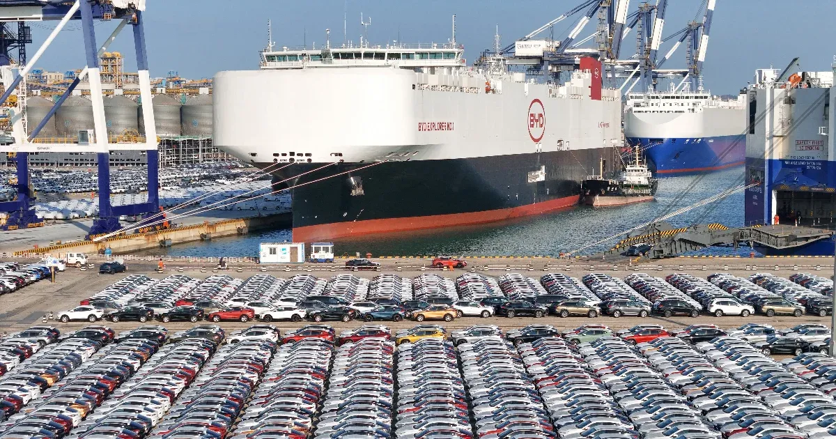 Kínának elege lett, a WTO-hoz fordulnak az elektromos autóikra kivetett amerikai védővámok miatt