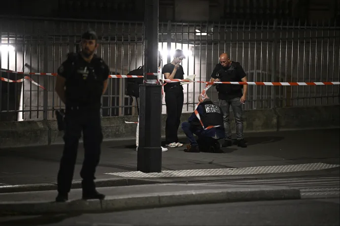 Késsel támadtak meg egy járőröző terrorelhárítót Párizsban