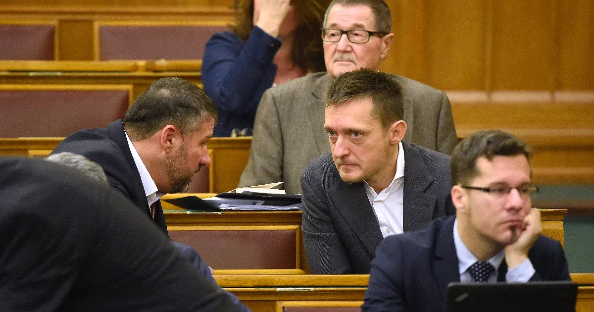 A koronatanú szerint Simonka György egyeztetett Rogán Antallal és Kubatov Gáborral a korrupciós ügyéről