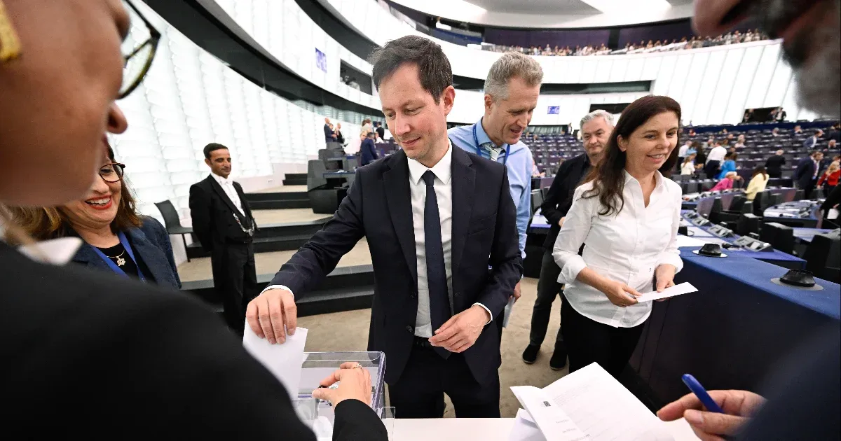 Karanténba zárták a fideszesek frakcióját az EP-ben