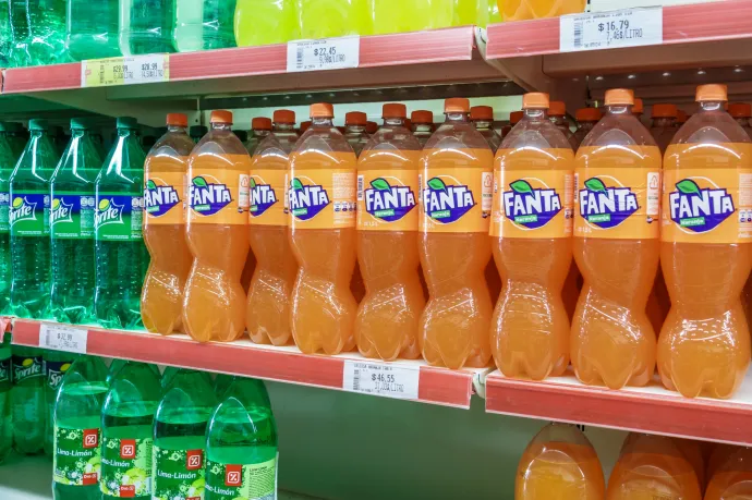 Nekiment a Coca-Colának Lázár János a magyar Fanták narancstartalma miatt