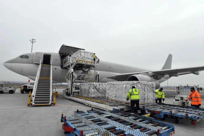 Chinese pharmaceutical company Sinopharm's coronavirus vaccines are unloaded from an Airbus 330 cargo plane purchased by the Ministry of Foreign Affairs and Trade at Liszt Ferenc Airport on February 16, 2021. The first shipment included 550,000 vaccines. Photo: Zoltán Máthé / MTI