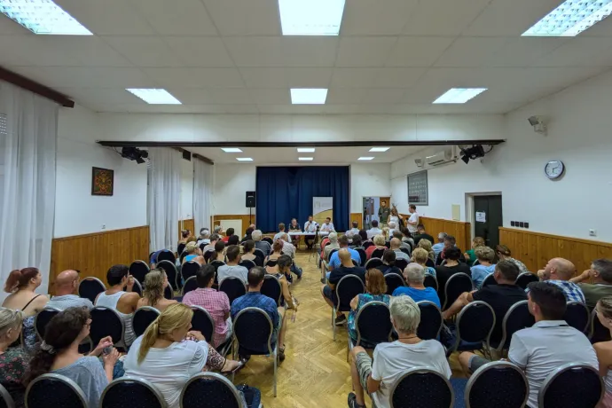 Több száz hektár termőföldből ipari terület lesz Pécs mellett, a helyiek nem tudják, mi épül ott