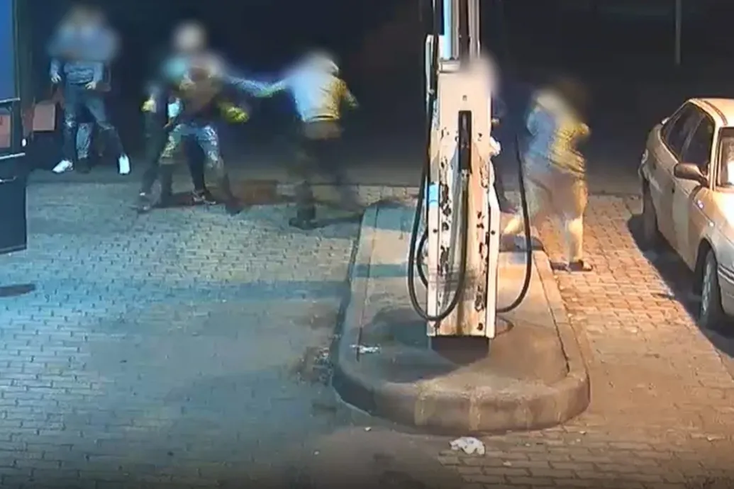 Fél percig verték unokatestvérüket, csak a szerencsének köszönhető, hogy nem történt súlyos sérülés