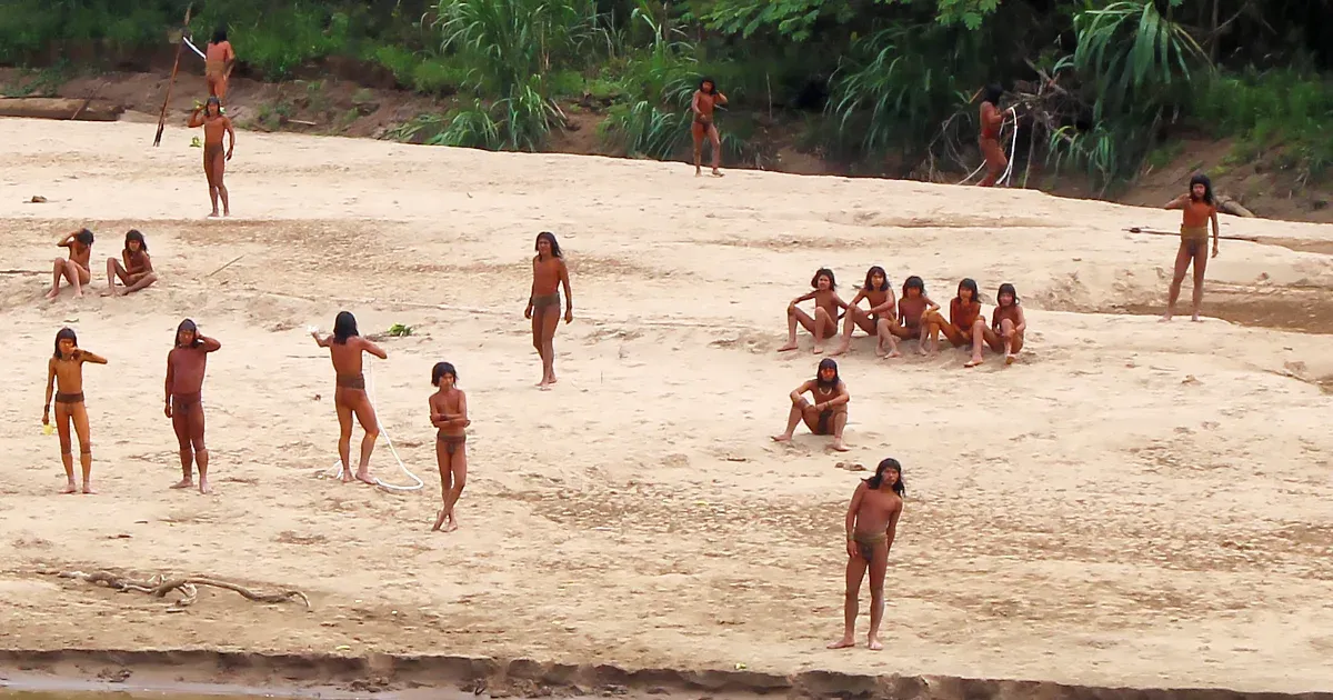 Ritka felvételeken tűnt fel a világ legnagyobb, civilizációtól elzárt törzse a perui dzsungelben