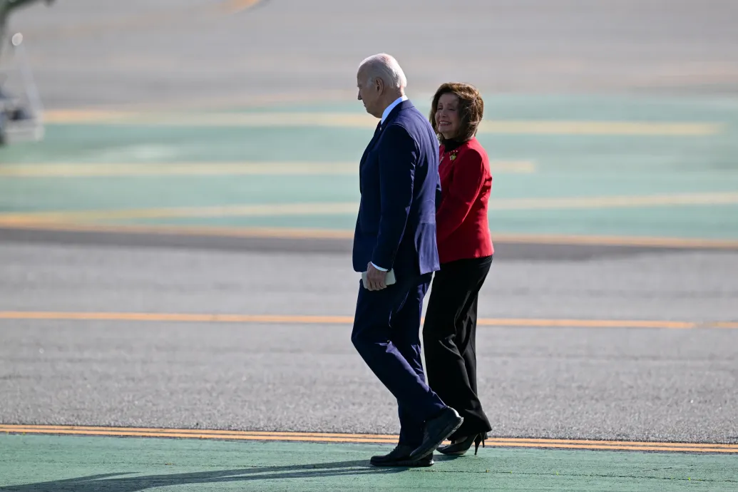 A volt demokrata házelnök arról beszélhetett Bidennek, hogy a felmérések alapján nem tud nyerni Trump ellen