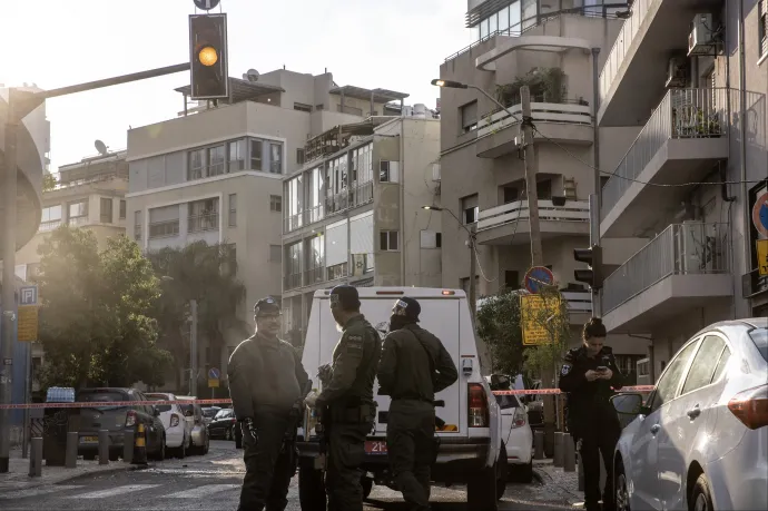 Húszi dróntámadás érte Tel-Avivot, egy ember meghalt