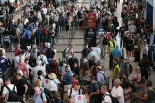 A budapesti reptéren is fennakadást okoz a globális informatikai hiba, az utasfelvételnél van gond