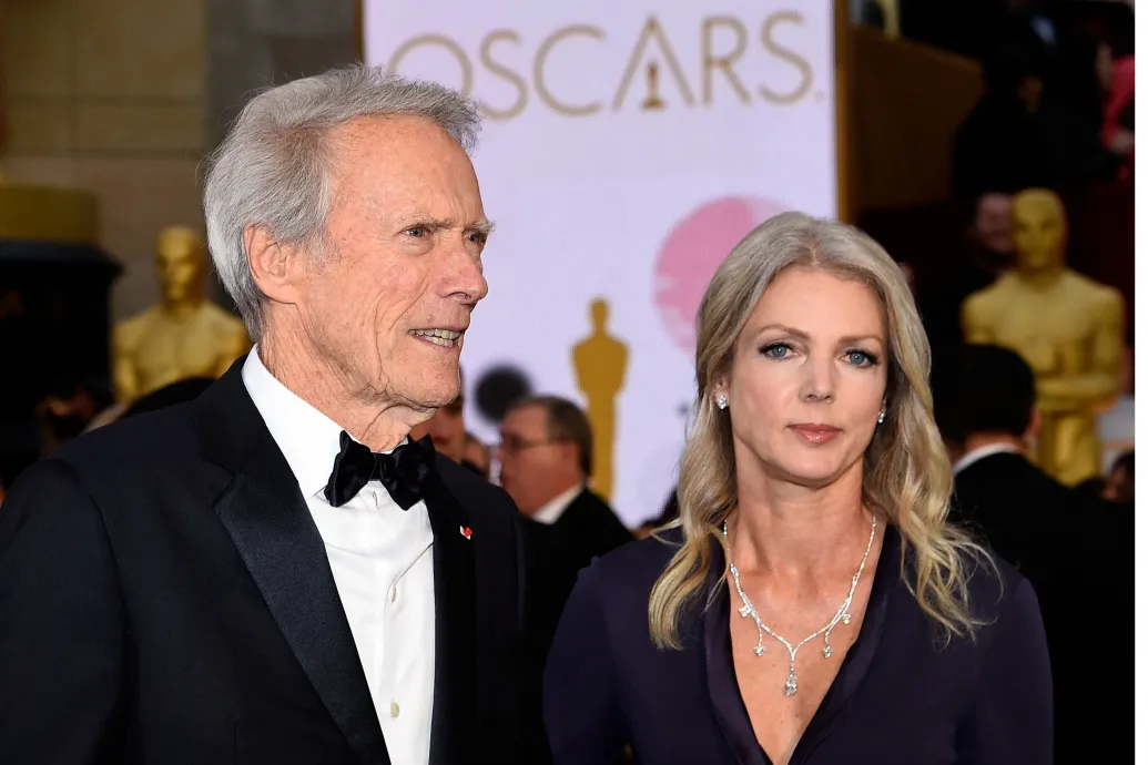 Meghalt a 94 éves Clint Eastwood 61 éves barátnője