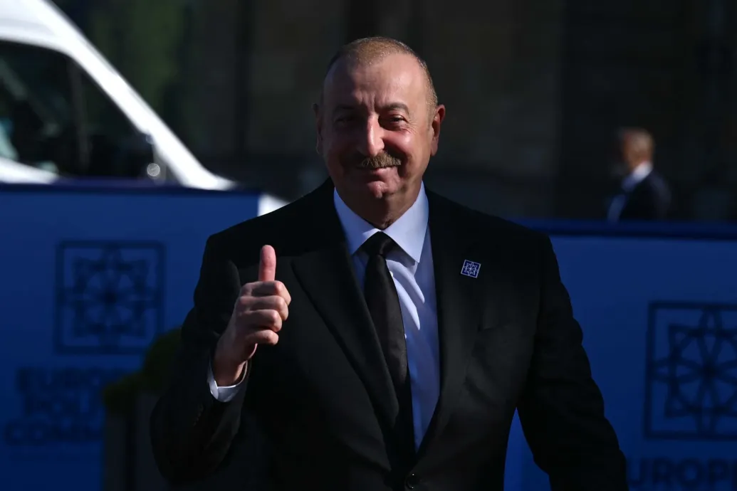 Az azeri elnöknek eszébe jutott, hogy Új-Kaledónia francia gyarmati elnyomásának véget kell vetni