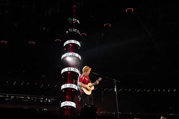 Zseniális egyemberes show-t hozott le Ed Sheeran, akin a rossz hangosítás sem fogott ki