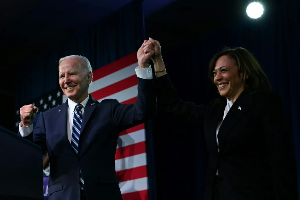 Joe Biden Kamala Harris-t támogatja az elnökjelöltként