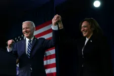 Joe Biden Kamala Harrist támogatja az elnökjelölti versenyben