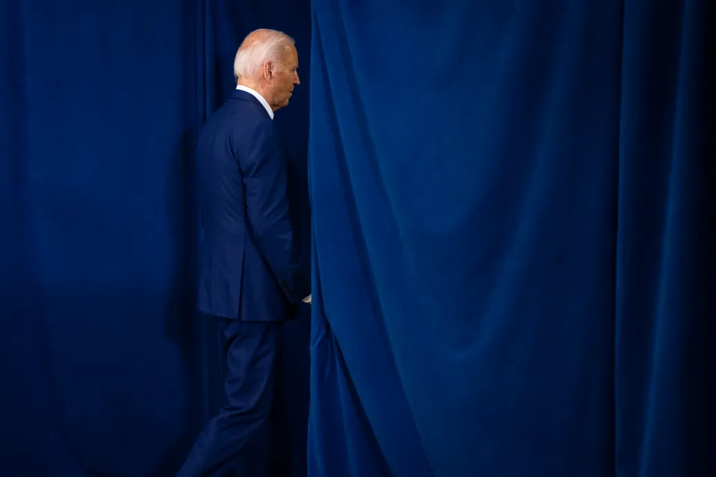 CNN: Karanténból hozta meg Biden a visszalépéséről szóló döntést, családját előre tájékoztatta