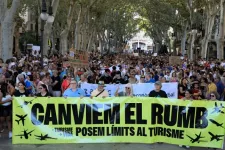 Húszezren tüntettek a turizmus ellen Mallorcán