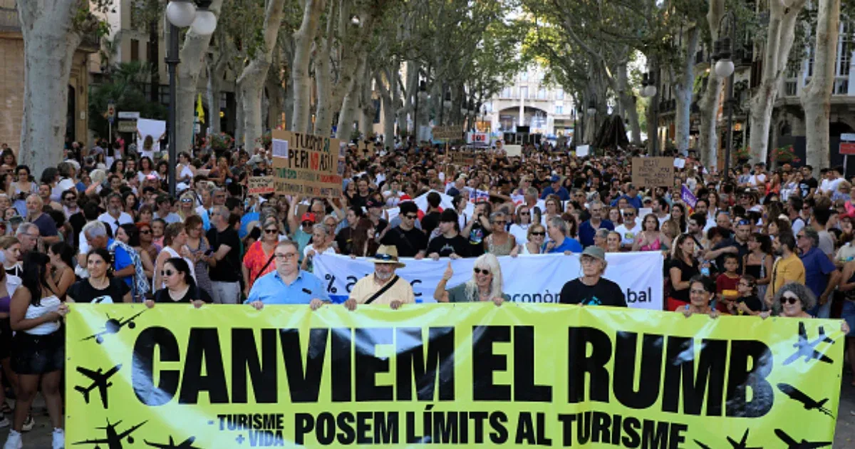 Húszezren tüntettek a turizmus ellen Mallorcán