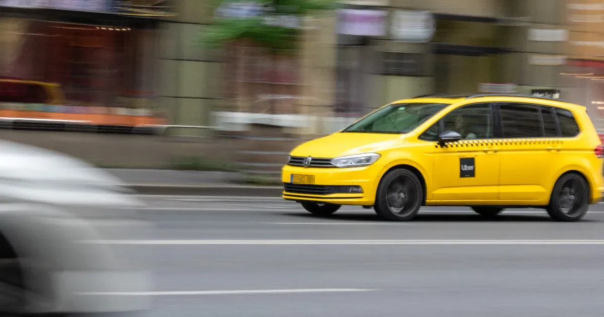 A BKK szerint nem kerüli meg a hatósági árat az Uber 80 százalékos utaskedvezménye