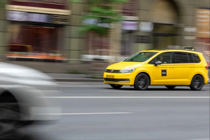 A BKK szerint nem kerüli meg a hatósági árat az Uber 80 százalékos utaskedvezménye