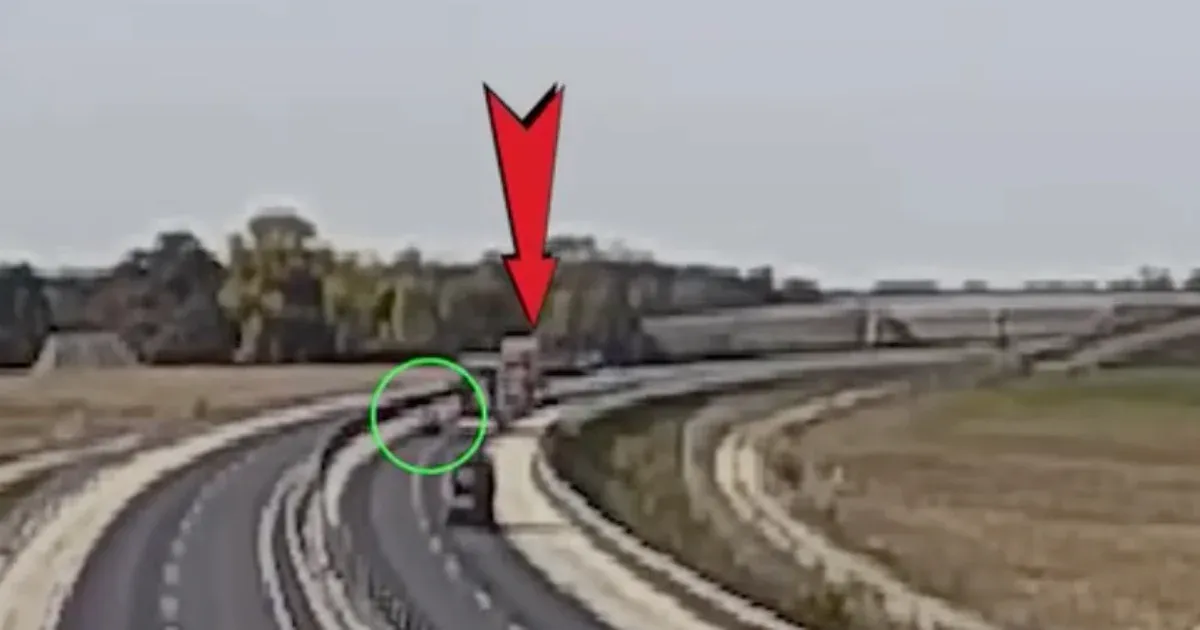 Több kilométeren keresztül ment szembe a forgalommal az M85-ösön egy külföldi kamionsofőr