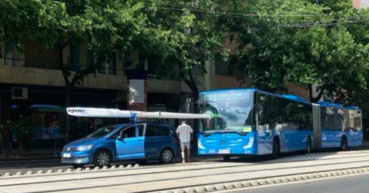 Egy 4-6-os villamospótló felnyársalta magát egy kajakra