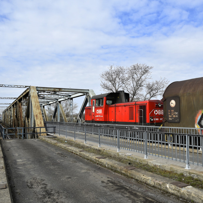 Gyomros a magyar gazdaságnak: fél hónapra teljesen leállhat Budapesten a konténerszállítás
