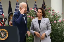 Még nem elnökjelölt, de már Bidennel azonos szintre emeli Kamala Harrist a találkozója Netanjahuval