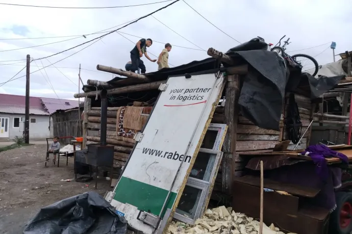 Lerohadtak a konténerek, most kiköltöztetik belőlük a csíkszeredai romákat, akiknek lakhatási gondjaira nem találtak megoldást