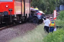 Elgázolt a vonat egy autót Szentesnél, ketten meghaltak