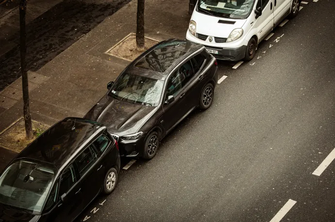 Budapesten minden hatodik autó olyan nehéz, mint azok az SUV-k, amik után Párizsban háromszoros parkolódíjat szednek