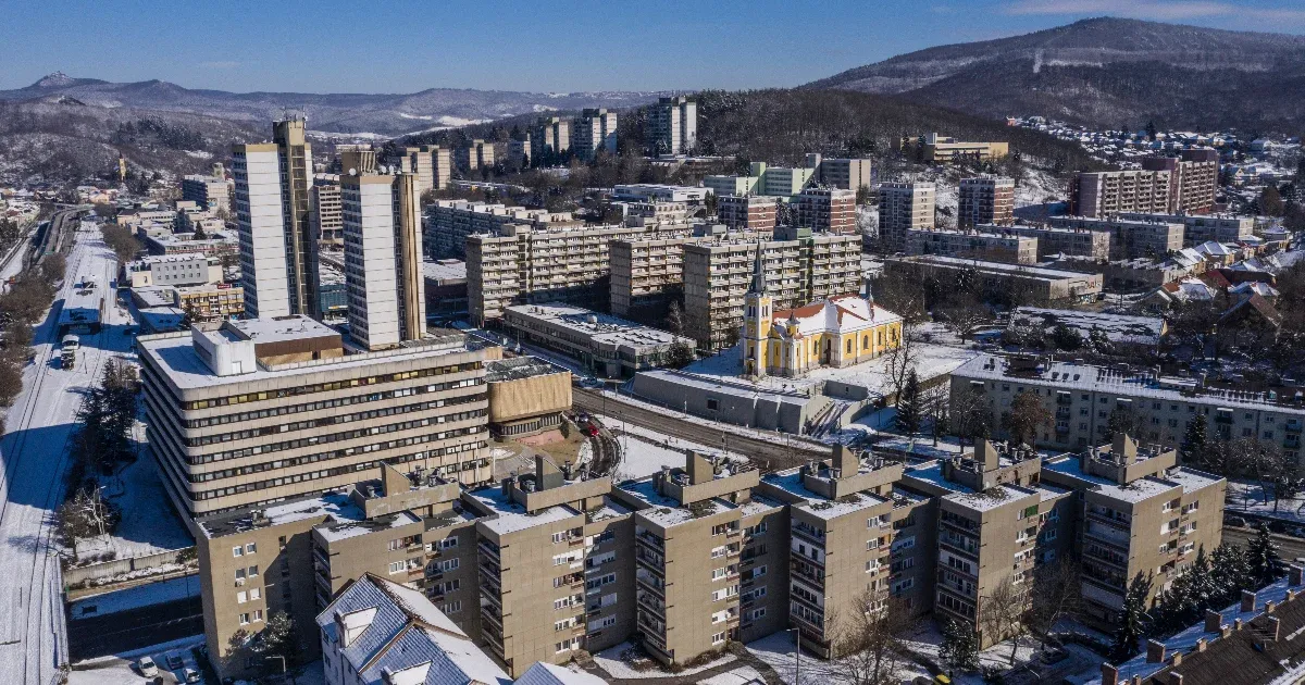 Több százezer háztartásba kell néhány éven belül új mérőórákat szerelni, de valamiért senki nem tud a változásról