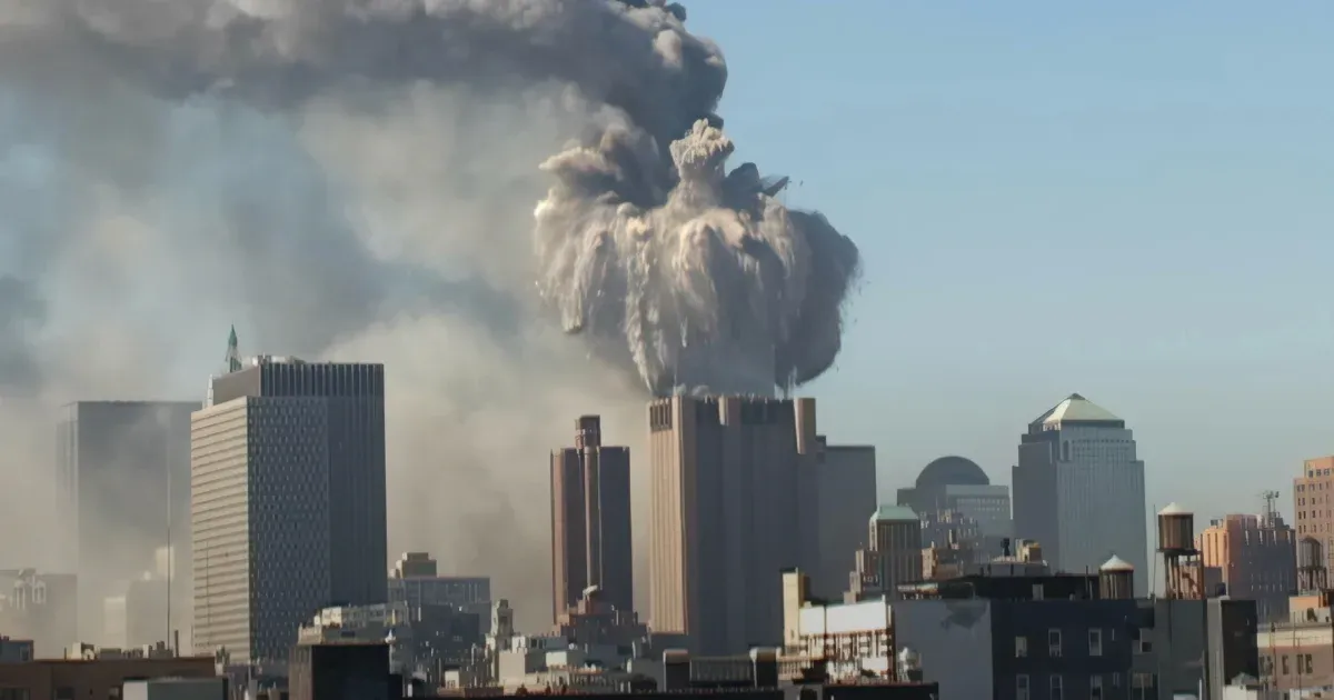 Eddig nem látott szögből készült videón a World Trade Center összeomlása