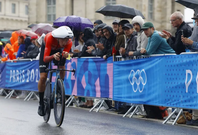 Valter Attila a párizsi olimpia időfutamán 2024. július 27-én – Fotó: Piroschka Van De Wouw / Reuters