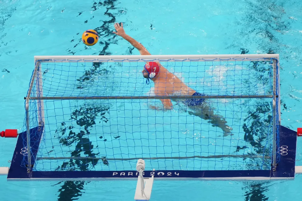 Hajszálon múlt a szerb zakó, a japánok nagyot vízilabdáztak