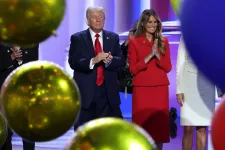 Melania Trump végre elmeséli a saját történetét