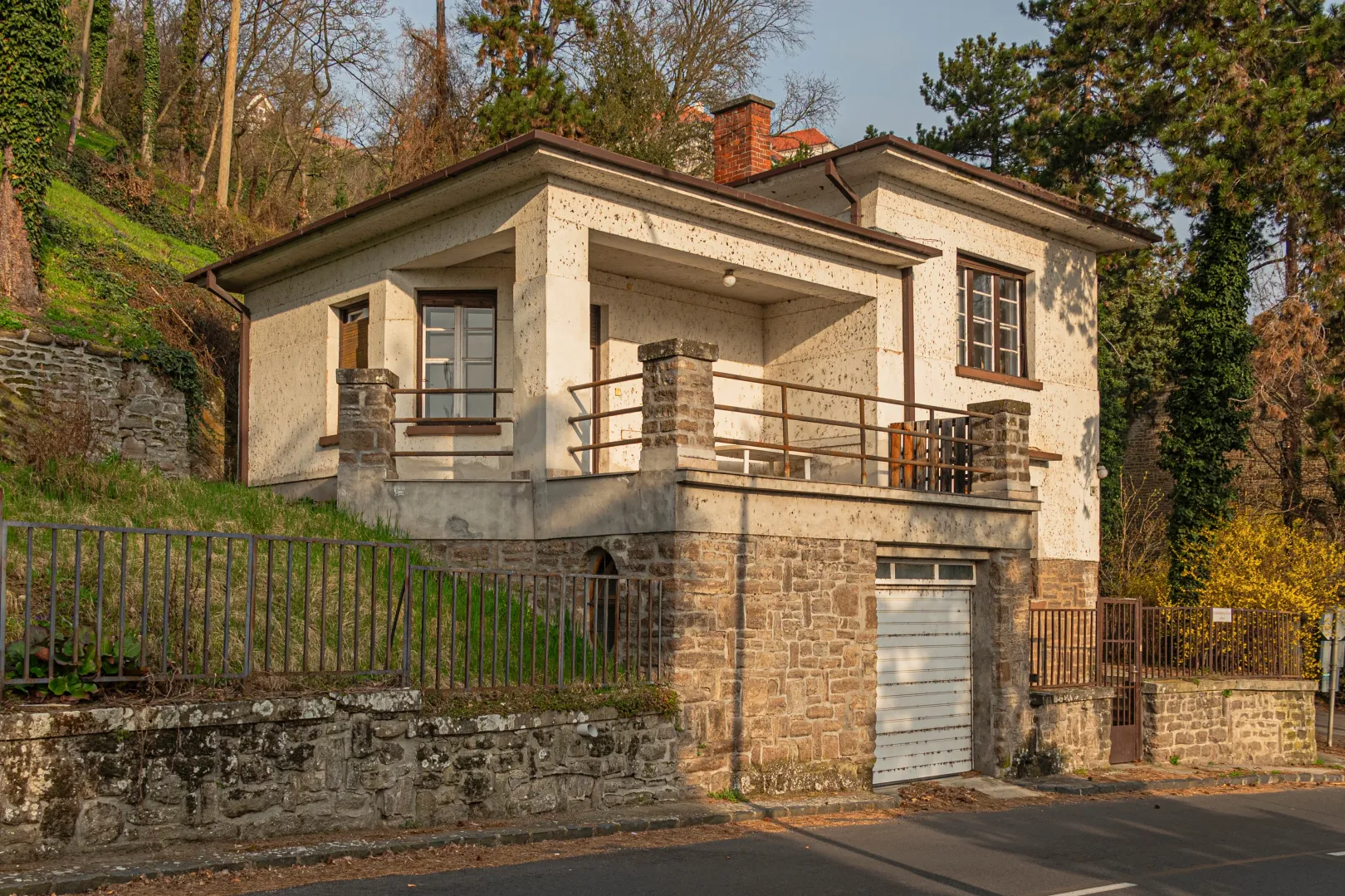 Tihany, Fürdőtelep, szolgálati épület – Fotó: Bolla Zoltán