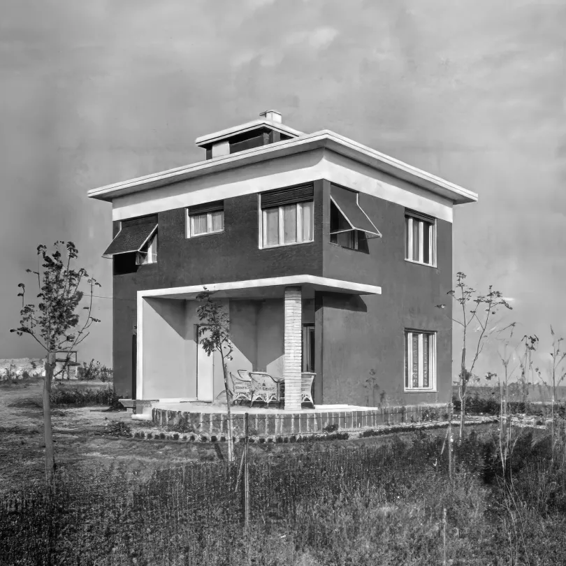 Balatonszéplak, Rathing Ferenc saját lakóháza (átalakítva) – Fotó: Tér és Forma 1935.03.m24 (b) – Bolla István (j)