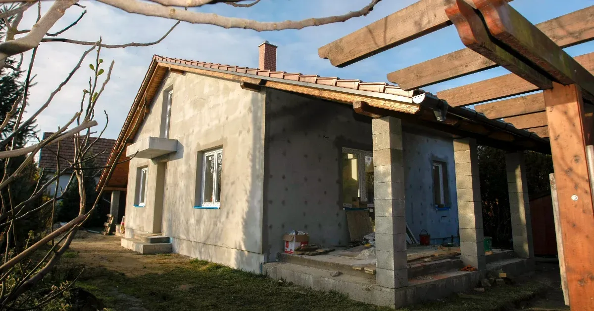 Megtorpant a lakásépítési kedv Magyarországon, az újépítésű lakások ára a plafont súrolja